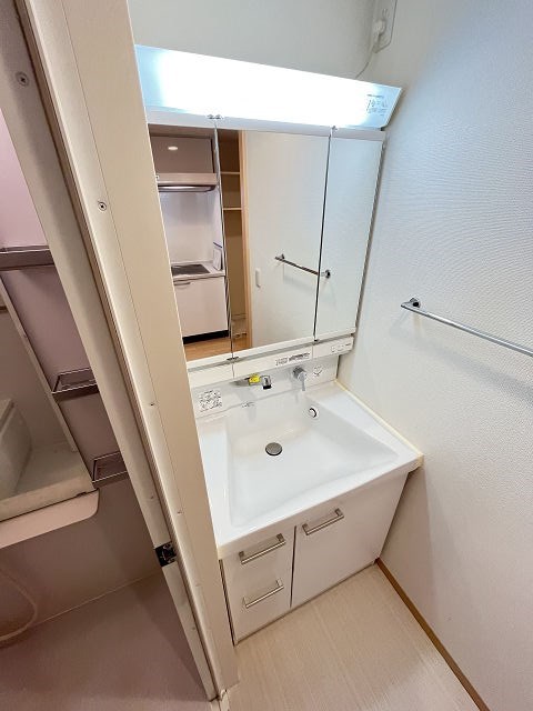 洗面設備　脱衣スペースもあります