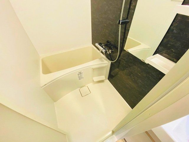 バス・シャワールーム　広めの浴室です。（浴室乾燥機付き）