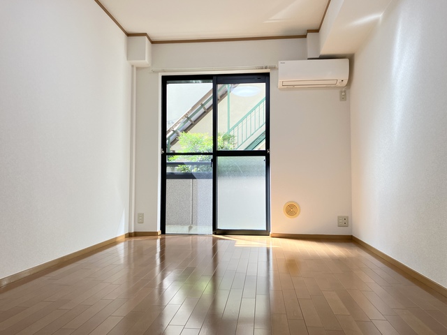 居室・リビング　★キレイなフローリングのお部屋です★