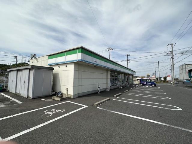 コンビニ　ファミリーマート里庄里見店（コンビニ）まで3529m