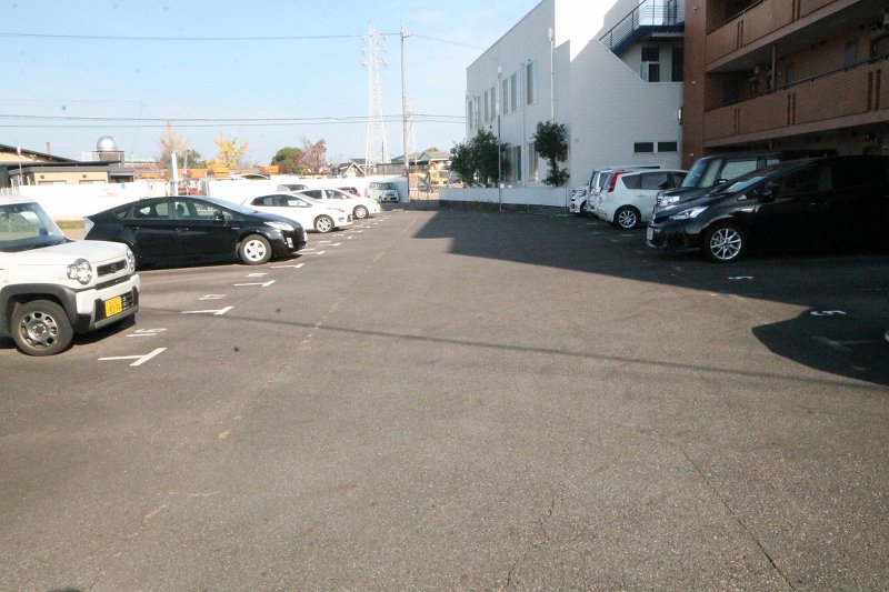駐車場　車をお持ちの方に嬉しい駐車場付きの物件です