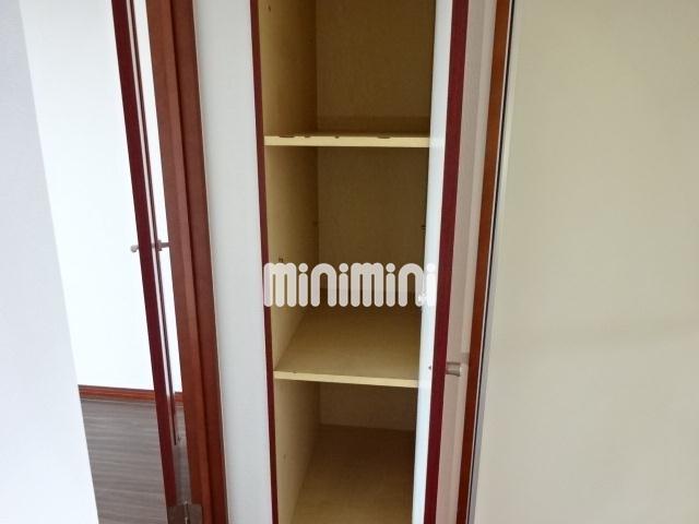 収納　棚付きの収納です