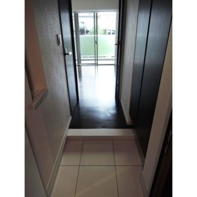 玄関　※写真は同タイプ住戸です。