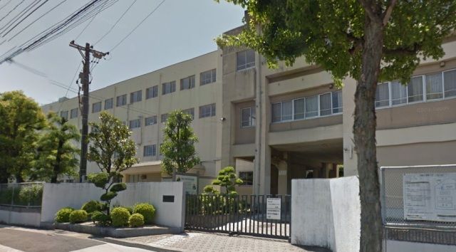 中学校　名古屋市立千鳥丘中学校（中学校）まで464m