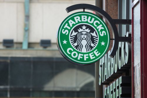 飲食店　スターバックスコーヒー アリオ亀有店（飲食店）まで935m