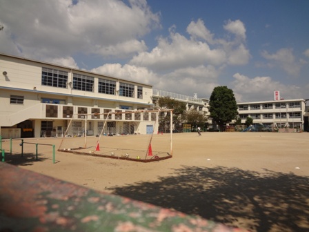 小学校　久留米市立日吉小学校（小学校）まで471m