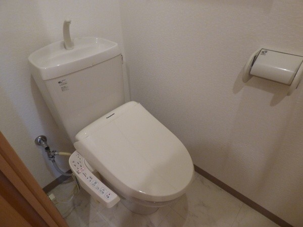 トイレ　※他のお部屋の写真となります。