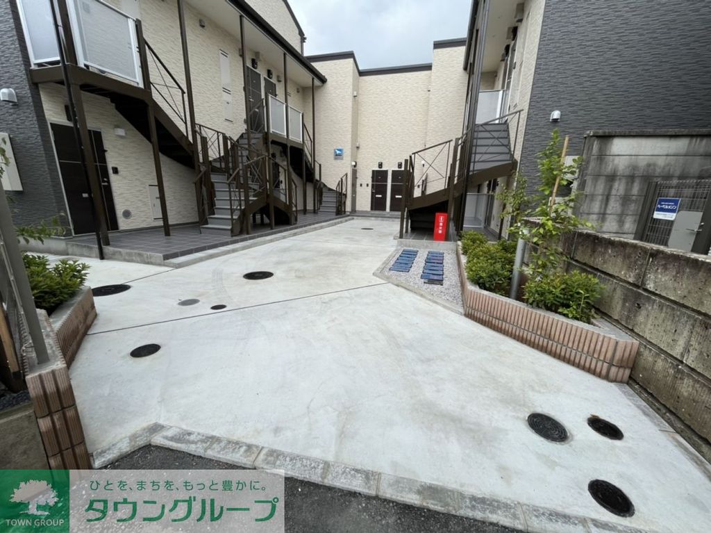エントランス　駐車場