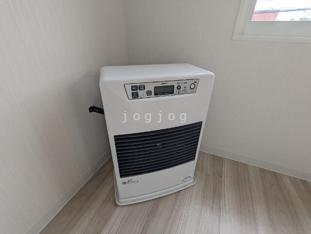 その他設備　灯油ＦＦ式ストーブ