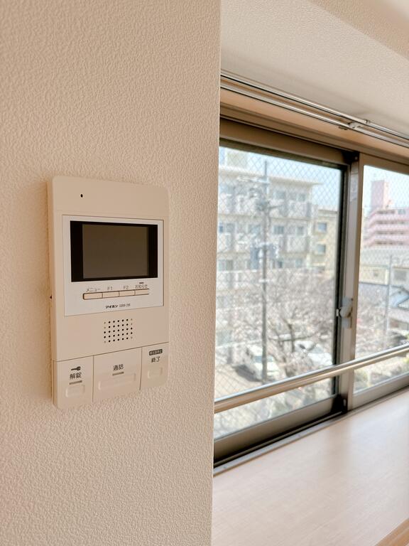 セキュリティ　モニター付きインターホン完備。防犯面も安心です〇