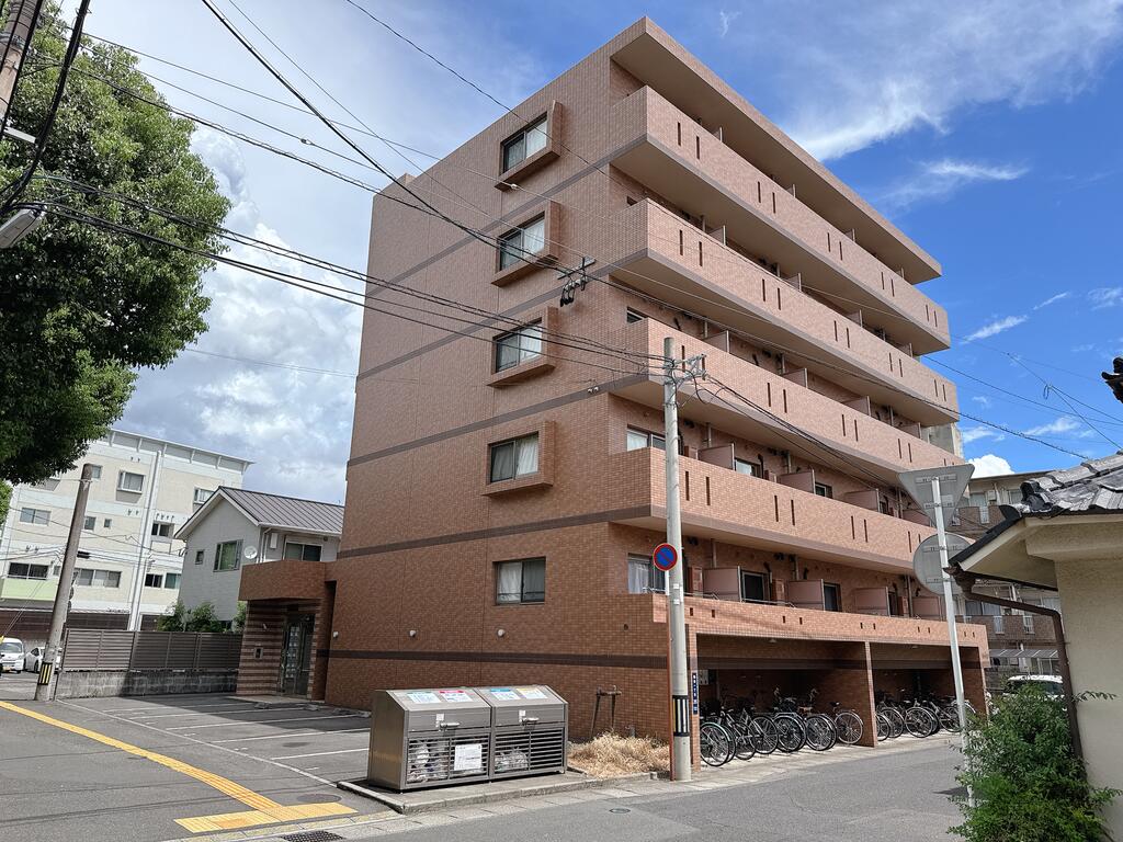 建物外観　鹿児島大学目の前！エレベーター・オートロック・防犯カメラ完備