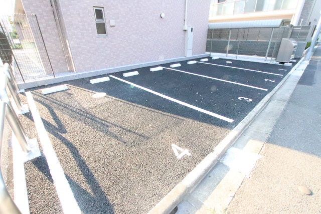 駐車場　★敷地内駐車場★（空き状況・使用料等詳細はご確認下さい）