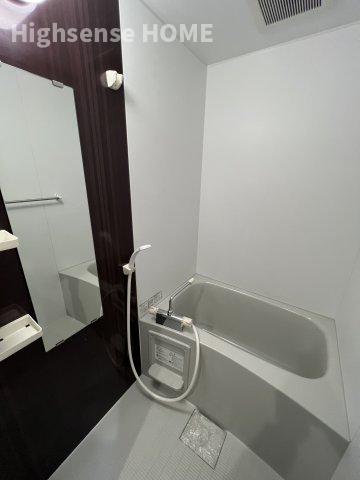 バス・シャワールーム　コンパクトで使いやすいお風呂です
