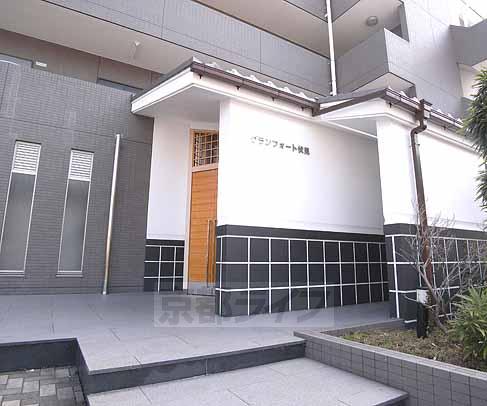 その他共有部分　日本の蔵のようなつくりの玄関です。