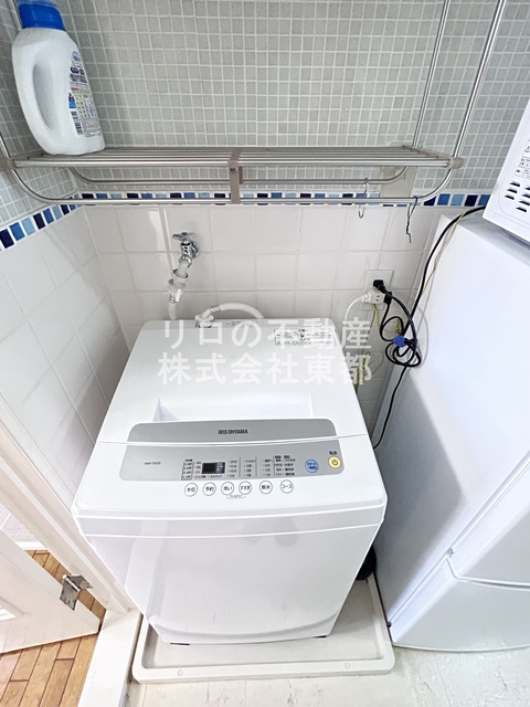 その他　洗濯機置き場は室内にあるので雨に濡れる心配はありません。