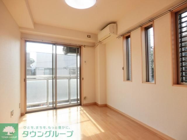 居室・リビング　６．９帖フローリングのお部屋です