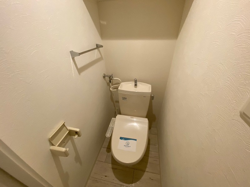 トイレ　こちらはトイレです。清潔感があり、安心して使用できます。