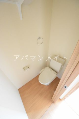 トイレ　落ち着いた色調のトイレです