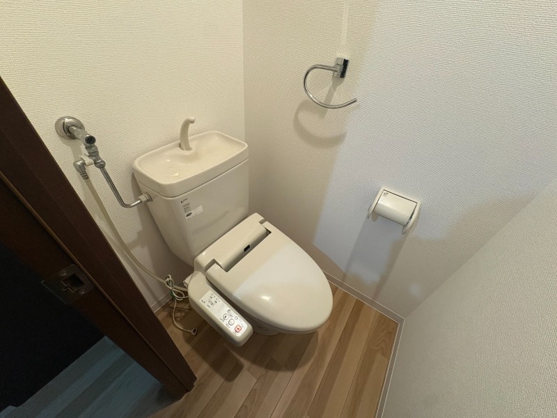 トイレ　ウォシュレット機能がついたトイレ。安心して使用できますね。