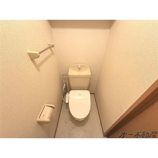 トイレ　温水洗浄暖房便座