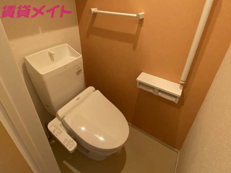 トイレ　同型反転参考写真