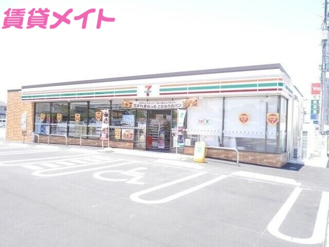 コンビニ　セブンイレブン四日市中央緑地前店（コンビニ）まで799m