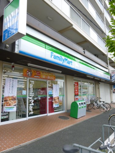 コンビニ　ファミリーマート 川名駅前店（コンビニ）まで583m