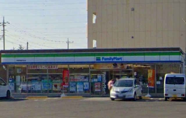 コンビニ　ファミリーマート伊勢崎連取元町（コンビニ）まで30m