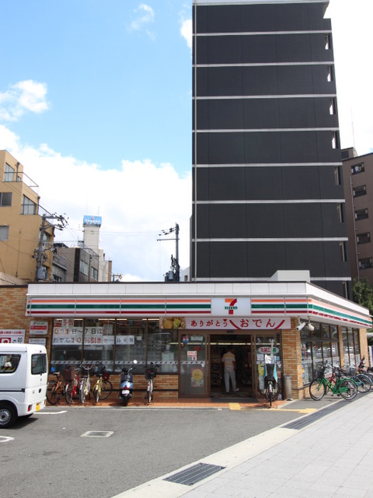 コンビニ　セブンイレブン（コンビニ）まで300m