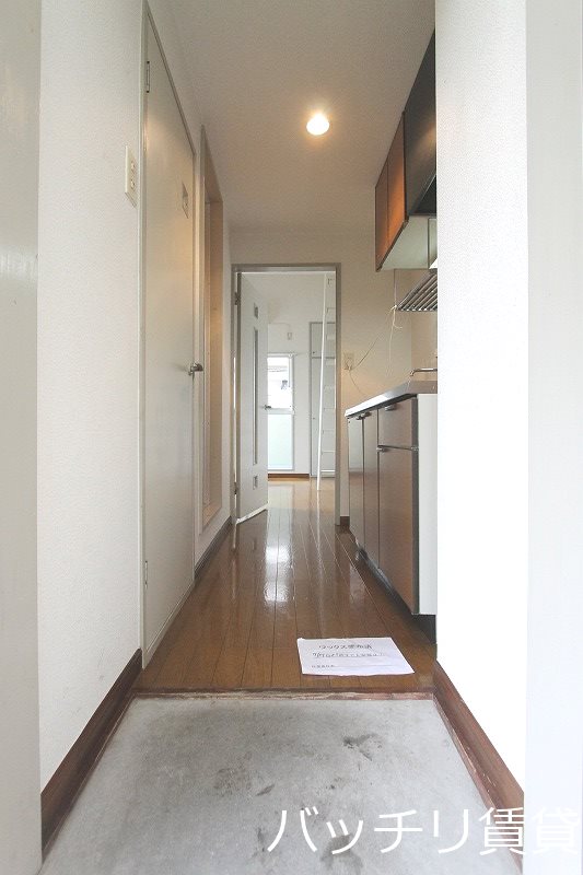 玄関　別号室タイプの為、現状を優先致します。