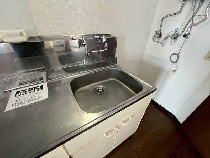 洗面設備　キッチンのシンクはピカピカで掃除意欲が湧いてきそう！
