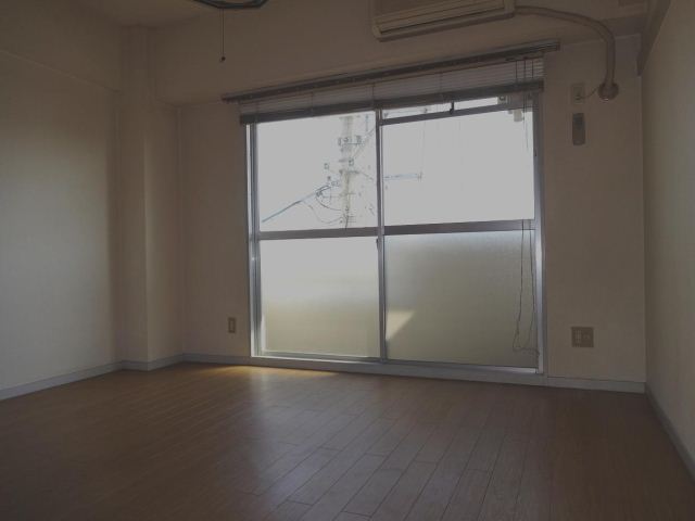 居室・リビング　明かるいお部屋です