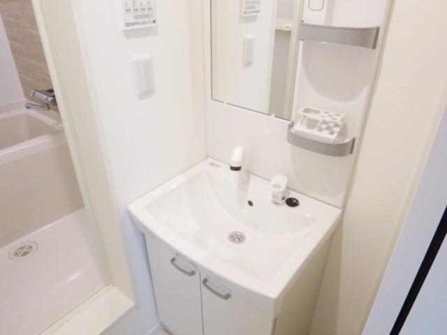 洗面設備　嬉しい独立洗面台です