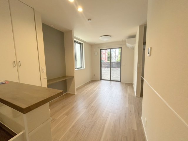 居室・リビング　★明るいフローリングの角部屋です★