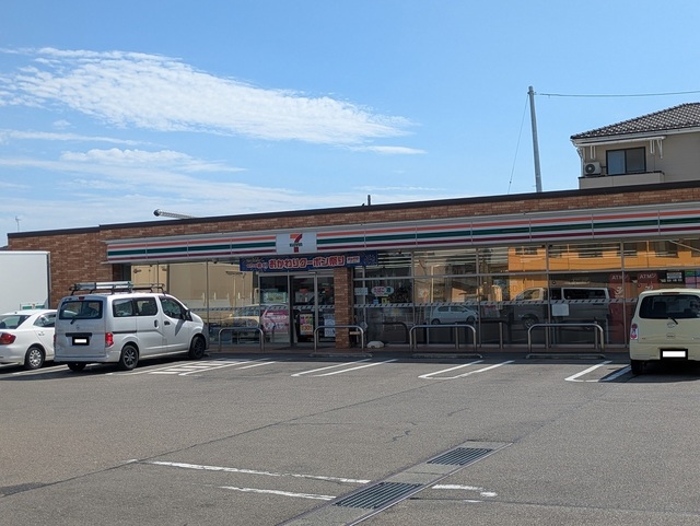 コンビニ　セブンイレブン坂井店（コンビニ）まで734m