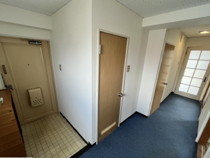 STビルの玄関写真