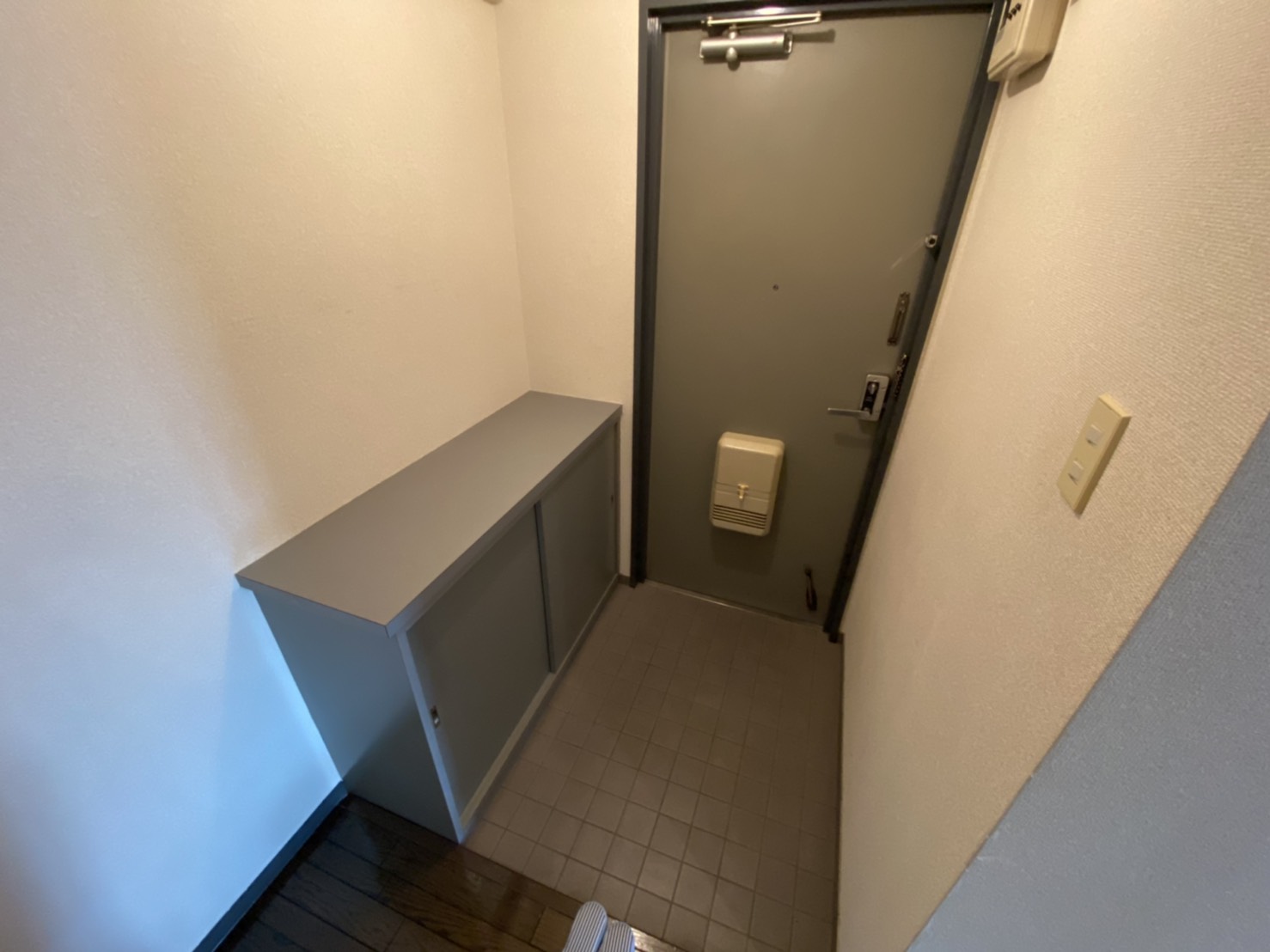 玄関　同マンションの別部屋の写真になります。