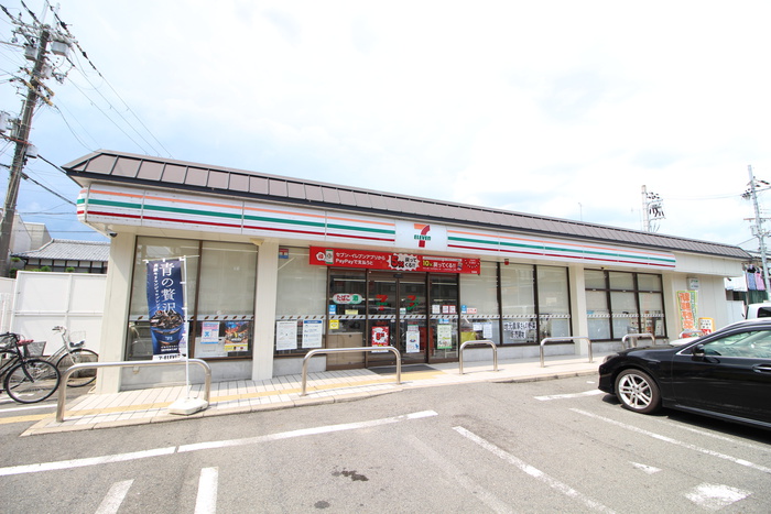 コンビニ　セブンイレブン（コンビニ）まで382m