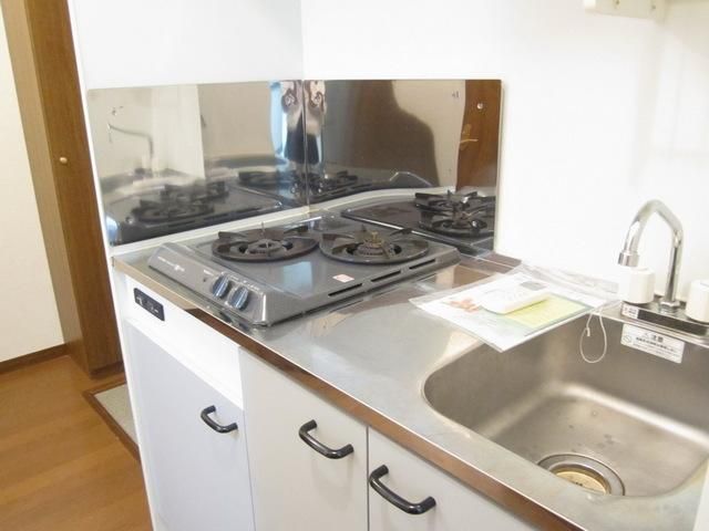 キッチン　同じお建物の別のお部屋のイメージです。