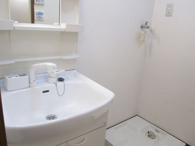 洗面設備　同じお建物の別のお部屋のイメージです。