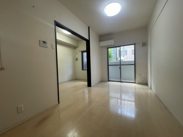 1LDK Mansion in Hyogo-ku, Kobe, Hyogo — photo 3 of 3