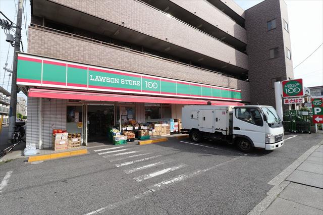 コンビニ　ローソンストア１００（コンビニ）まで243m
