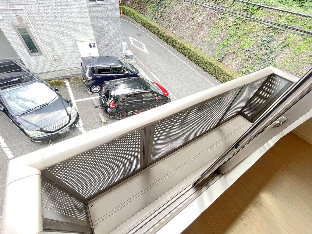 バルコニー　別部屋参考写真になります。