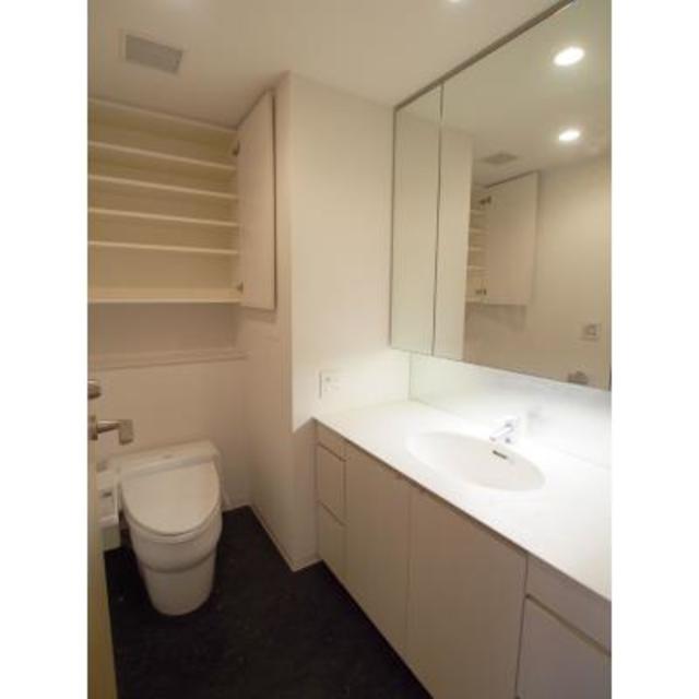 洗面設備　※写真は同タイプ住戸です。