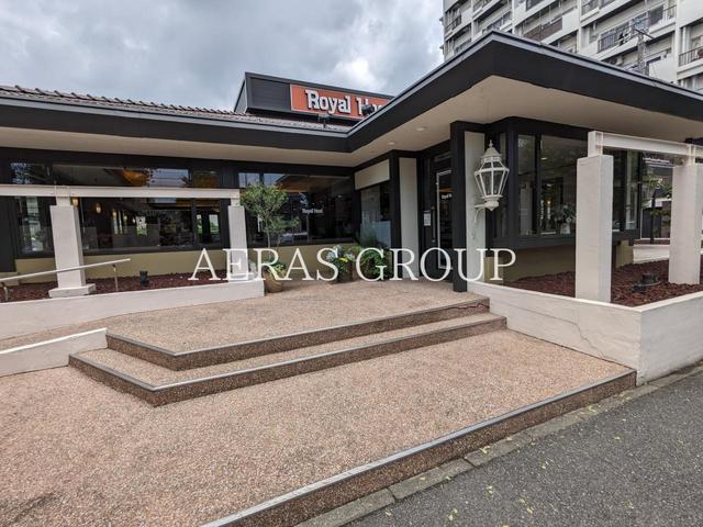 飲食店　ロイヤルホスト上大岡店（飲食店）まで881m