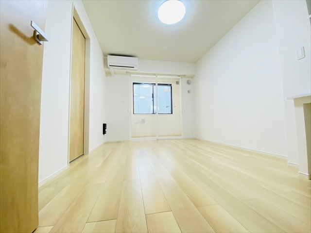 居室・リビング　同タイプのお部屋の内装写真転載