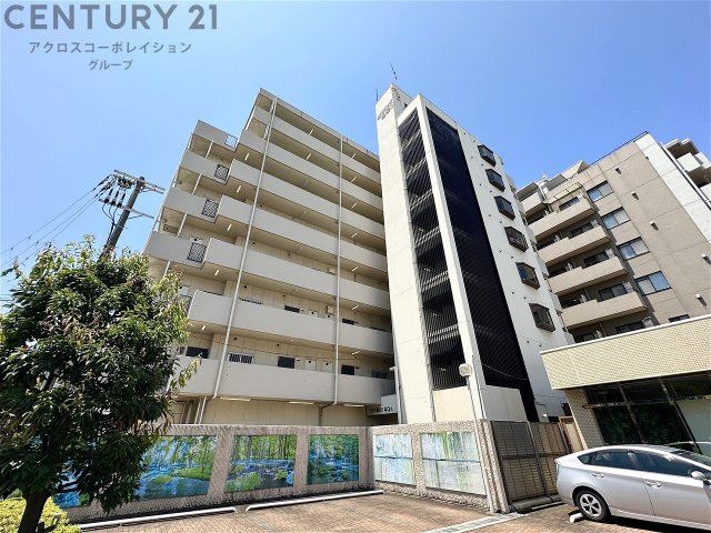 建物外観　エレベーター付で重い荷物も楽に運べます