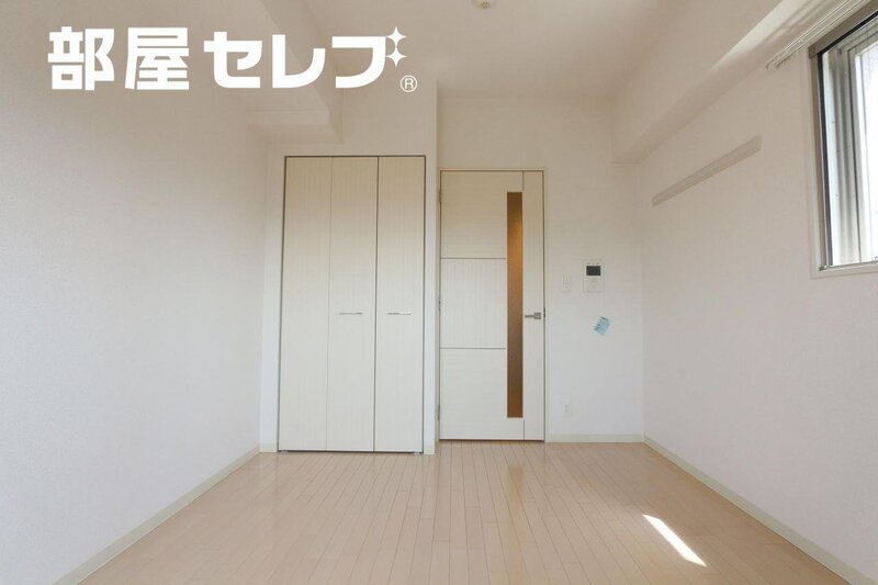 プレサンス鶴舞公園WESTの居間写真