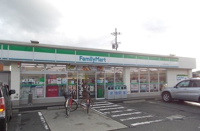 コンビニ　ファミリーマートひばり丘店様（コンビニ）まで750m