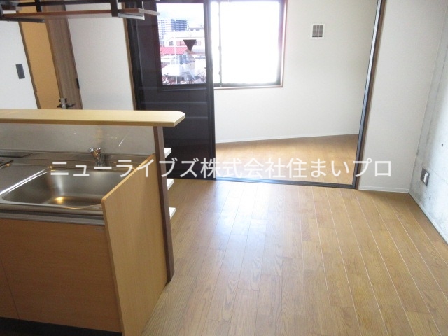 京阪本線 寝屋川市駅 徒歩8分 5階建 築1年の居間写真